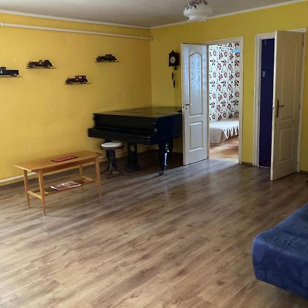 Leander Vendeghaz Apartment Gyöngyös Bagian luar foto