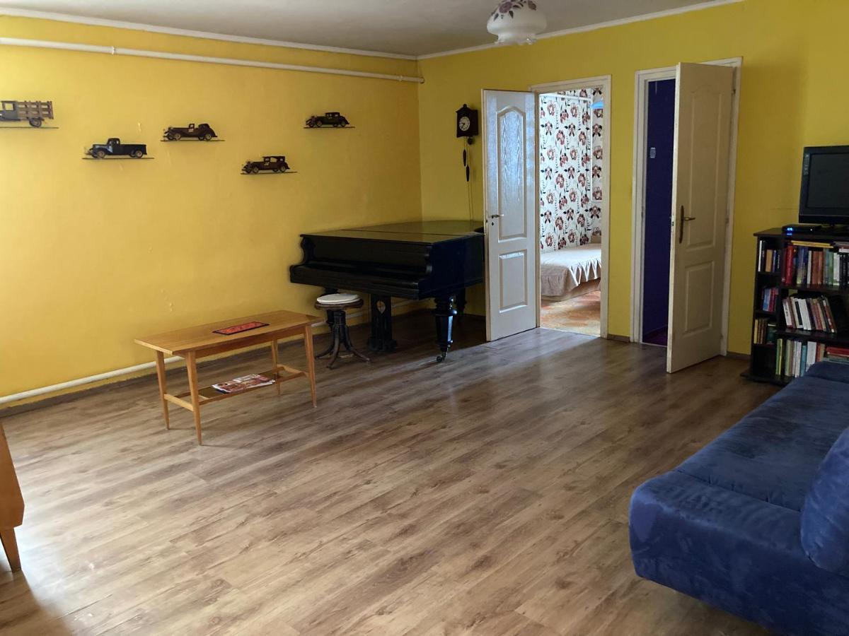 Leander Vendeghaz Apartment Gyöngyös Bagian luar foto